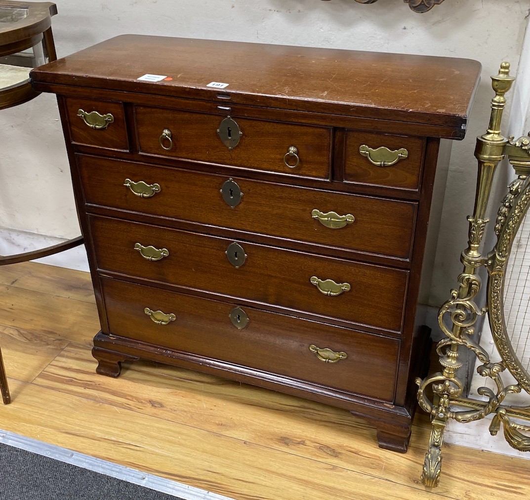 A Georgian style mahogany bachelor's chest, width 75cm, depth 31cm, height 71cm